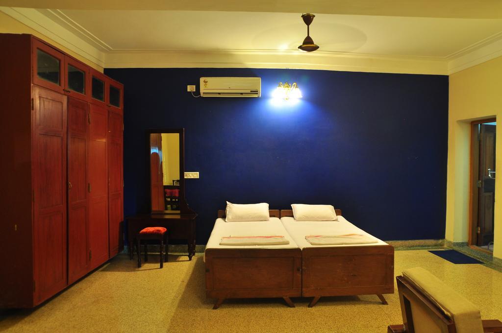 Bed and Breakfast Toms Old Mansion à Kochi Extérieur photo