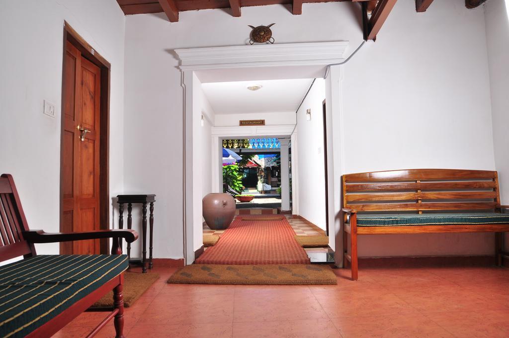 Bed and Breakfast Toms Old Mansion à Kochi Extérieur photo